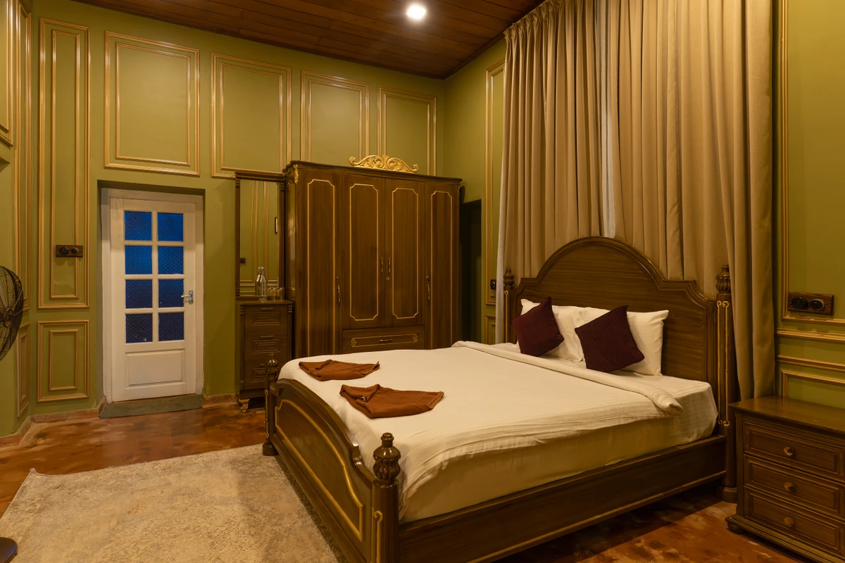 Royal-Themed Villa Bedroom Luxurious royal-themed villa bedroom at boCHE 1000 Acre resort, offering a premium stay in Wayanad.